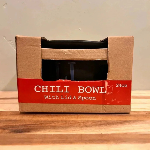 Ceramic Chili Pot with Lid and Spoon. Blue and White. Holds 24 oz. Brand New!! - Picture 9 of 9